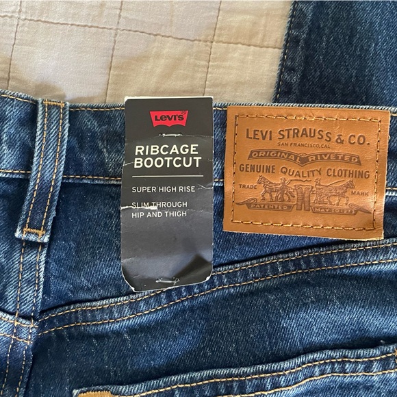 Levi Ribcage Bootcut - Picture 3 of 7